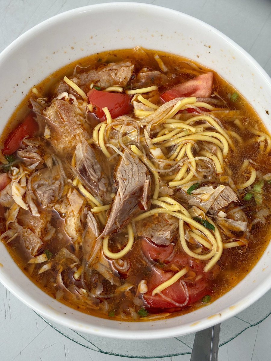 Sudah lama kan soto mie bogor ku gak lewat TL kalian, siang ini izin lewat lagi ya 🍲