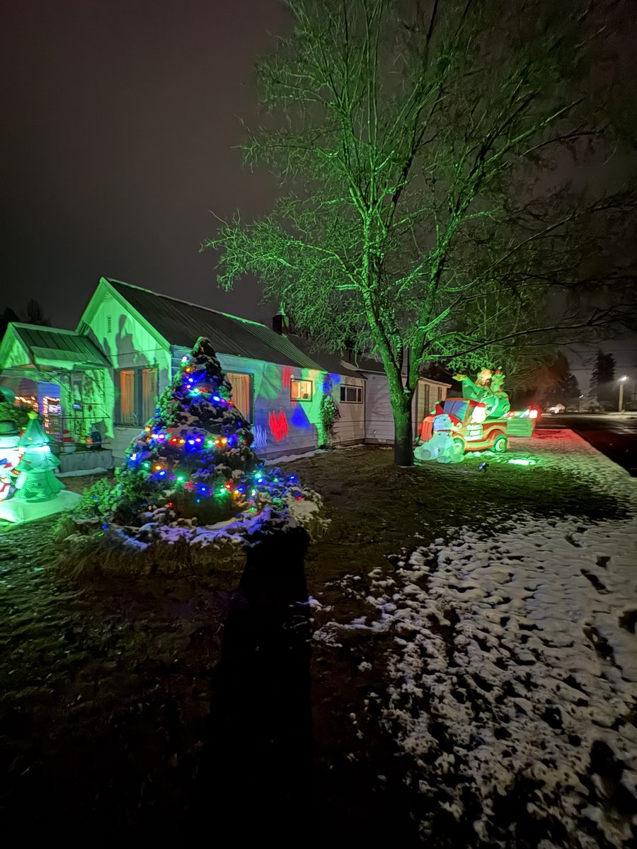 CVGCSUPER's tweet photo. The other day I was telling Stephanie that maybe this would be my last year doing the outdoor display for Christmas. It’s a lot of time and effort.Then I got this card that was left on my front porch! Guess I’ll keep doing it until I physically can’t! Merry Christmas!🎄 https://t.co/V2RFDMXTYH