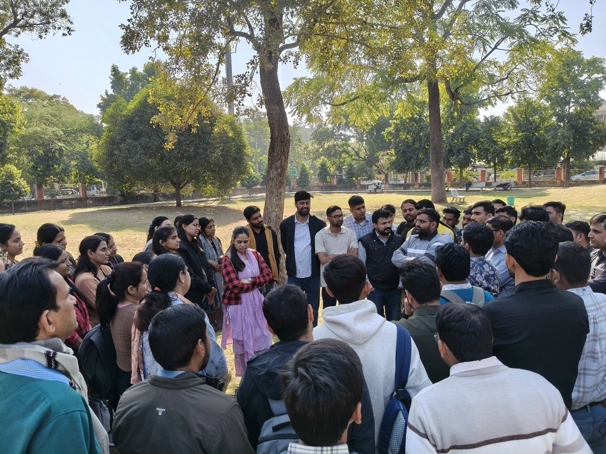 कल जयपुर में खाद्य सुरक्षा अधिकारियों से आत्मीय मुलाकात हुई ।।
नियुक्ति की खुशी के इस शुभ अवसर पर केक काटकर सभी नव-नियुक्त FSO साथियों के साथ खुशियाँ साझा की गईं ।।
आप सभी FSO साथियों द्वारा मिले अपार स्नेह, मान–सम्मान और विश्वास के लिए दिल से धन्यवाद एवं आभार ।।
RBU की युवाओं के