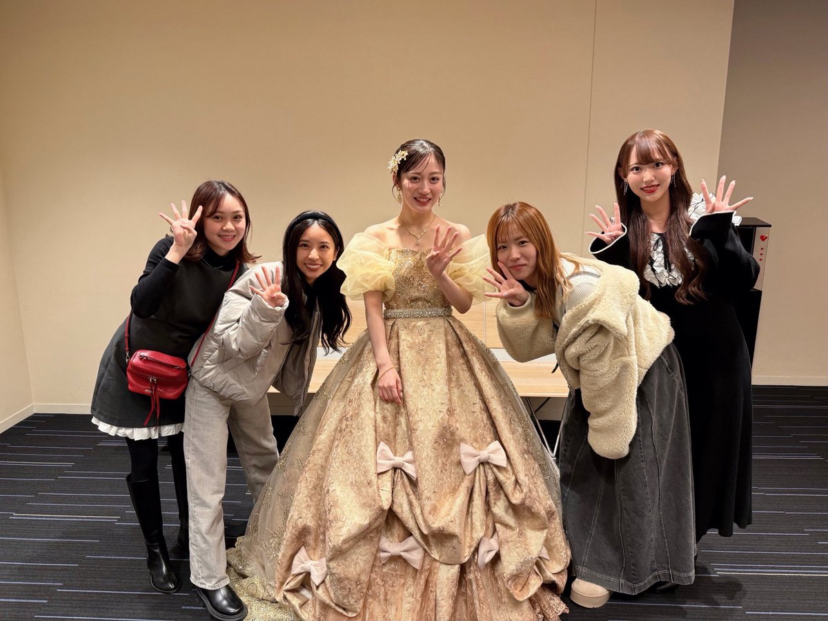 warumomomon's tweet photo. #川上千尋卒業コンサート
客席から観覧させていただきました！

ちっひーはオーディションが最初の出会いで、その時から人一倍努力家だったのを覚えています。
そんなちっひーの13年間を振り返るような　公演内容で終始うるうるしていました（ ;  ; ）♡
13年間本当におつかれさま🥺卒業おめでとう💞 https://t.co/VFNkSkODqA