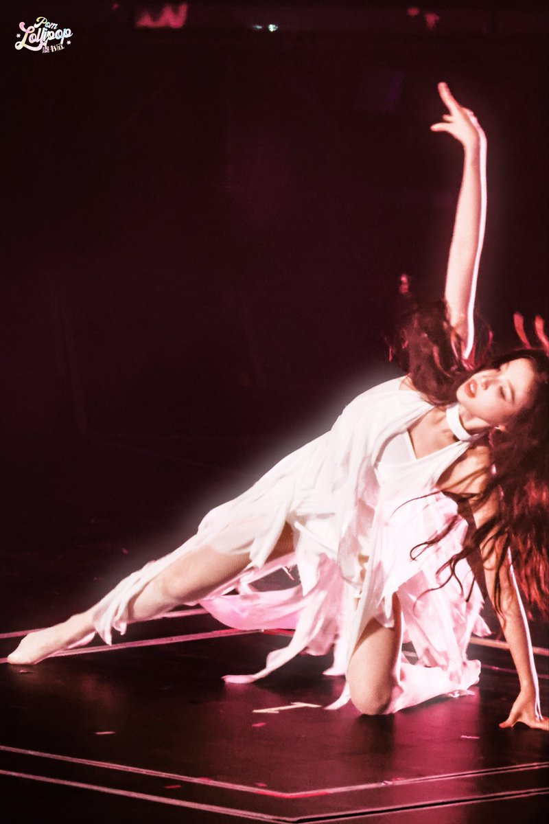 lollipop_p26021's tweet image. Share a set of photos from EstherBLOSSOM's birthday, taken on 🎬20251206 #EstherYu #YuShuxin #虞书欣 #우서흔 #ユーシューシン #NguThưHân #อวี๋ซูซิน