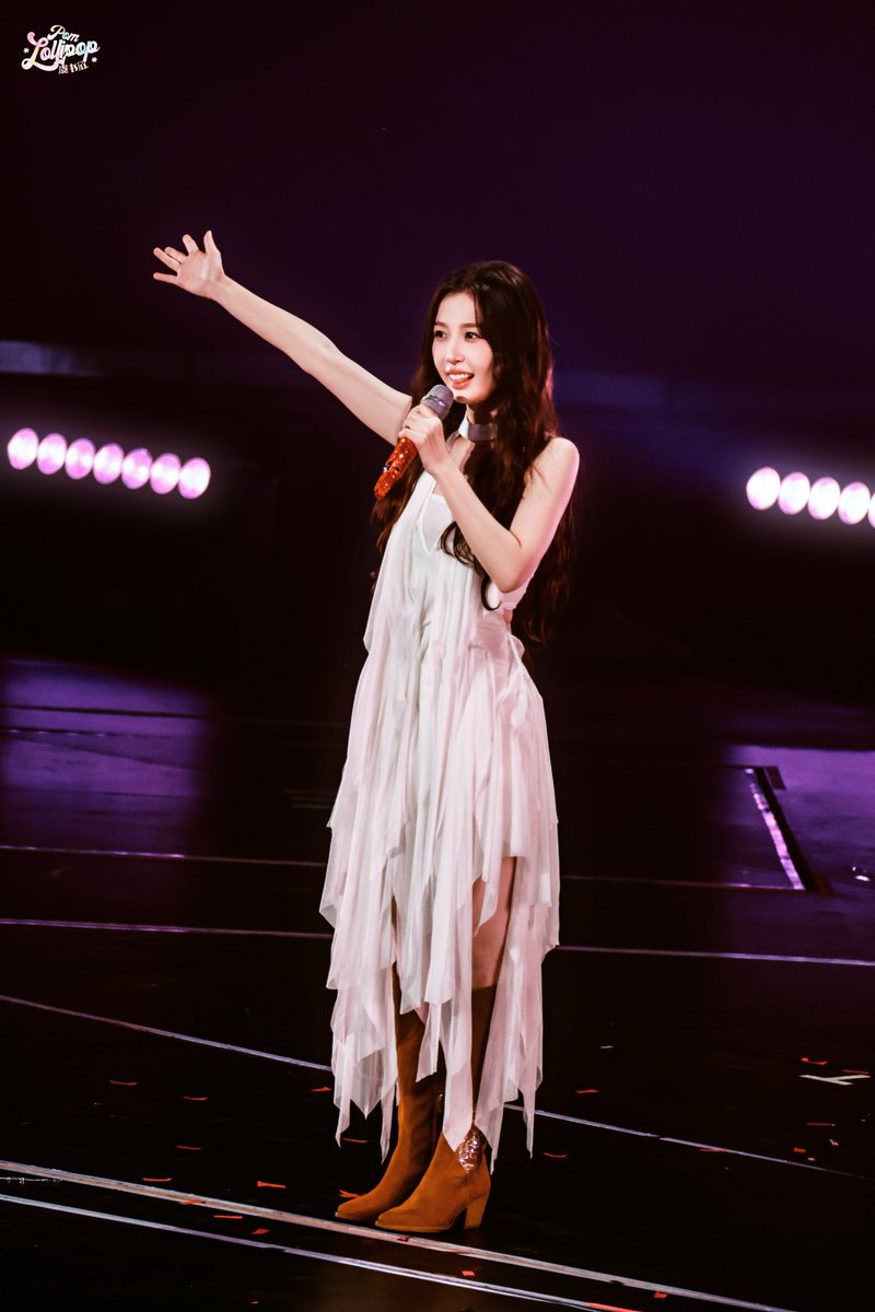 lollipop_p26021's tweet image. Share a set of photos from EstherBLOSSOM's birthday, taken on 🎬20251206 #EstherYu #YuShuxin #虞书欣 #우서흔 #ユーシューシン #NguThưHân #อวี๋ซูซิน