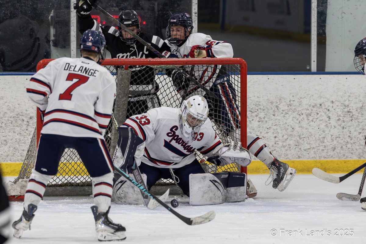 frank_landis's tweet image. Orono Boys’ Hockey Falls to Minneapolis in Close Match
The Orono Boys’ Hockey team faced off against Minneapolis in a highly anticipated rematch, following last season’s sectional championship where Orono emerged victorious with a 4-3 win. This time, however, Minneapolis managed…