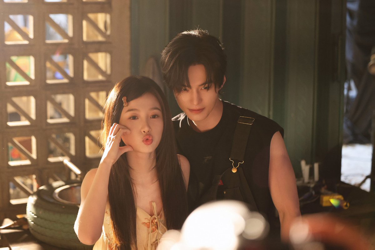 huanxichiis's tweet image. shanggui debuted 6.7 score on douban! it's only 60k people rating and it's already this high i'm gonna cry 🥹🩵

a drama that aired with no single notice, no offline event, just casts and fans working thrice harder to promote it in just a span of 10 days! 

#双轨 #speedandlove