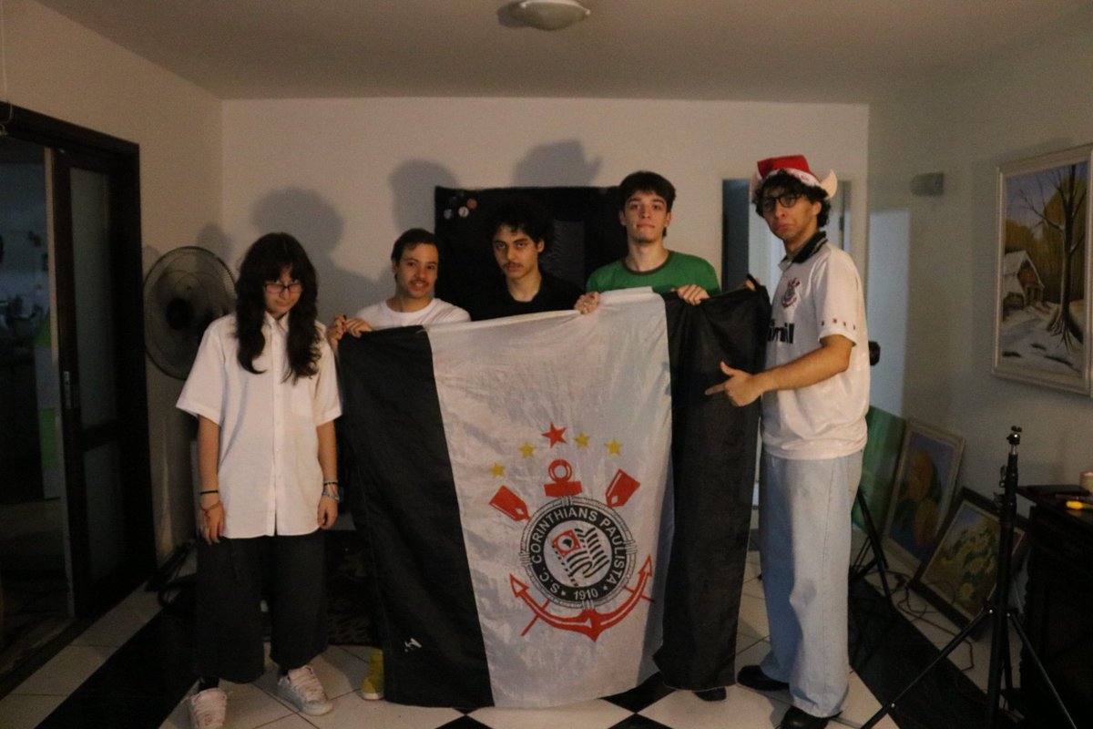 MOTHMOVEMENTCYC's tweet photo. Segue a gente aí, nois somos legais https://t.co/THr98sHclY