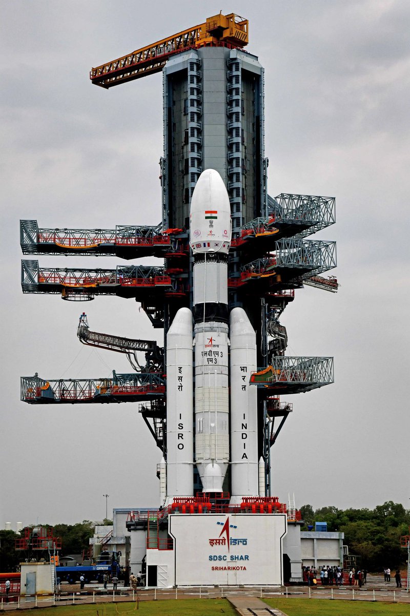 🚀🛰️🇮🇳 इसरो ने 6100 किलोग्राम का अमेरिकी सैटेलाइट लॉन्च किया
🌍📡 भारत से भेजा गया अब तक का सबसे भारी उपग्रह📞🎥 धरती पर कहीं से भी वीडियो कॉल कर सकेंगे.
🚀 आंध्र प्रदेश के श्रीहरिकोटा स्थित सतीश धवन अंतरिक्ष केंद्र से बुधवार सुबह इंडियन स्पेस रिसर्च ऑर्गनाइजेशन (ISRO) ने LVM3-M6
