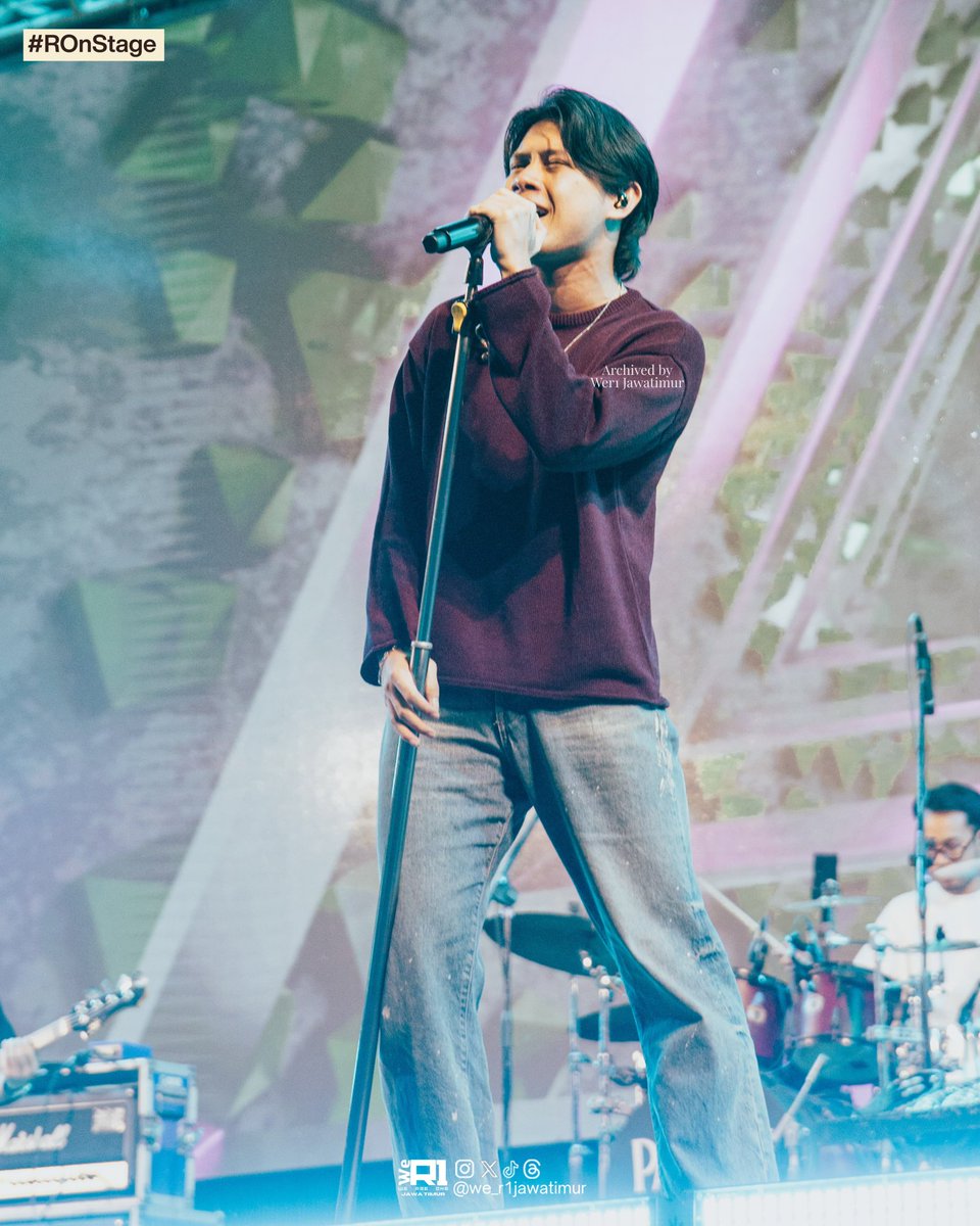 we_r1jawatimur's tweet photo. #ROnStage #RonyParulian https://t.co/z7OwKlX2JE