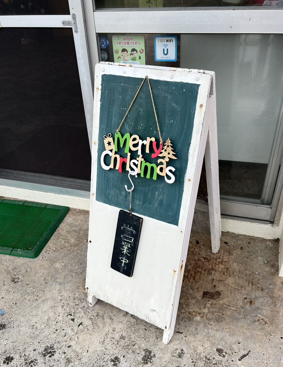 内地の人へのお土産に、やま玄のサラダマグロを買ってきたよ。
ほぐしてクリームチーズと和えてバゲットに塗ったりしても美味しいですよ、って。
それ、聞いてるだけでワイン飲めるやつ。
人にあげるものだけどこっちまで楽しみすぎる。