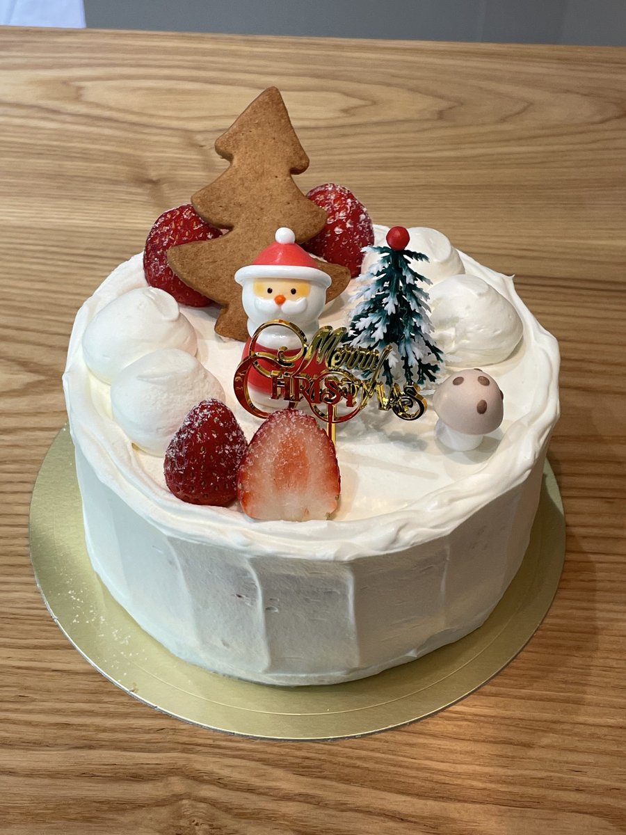 le_gre_kan's tweet photo. いちごのショートケーキ4号、5号どちらもまだご用意ございます🎂
これからご来店されるお客様は足元にお気をつけてお越しください☔️ https://t.co/I782mpgJbh