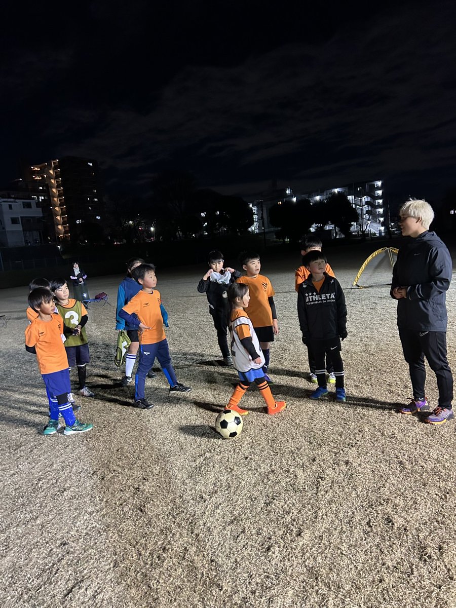 2020_marin's tweet photo. 帰国してから大和シルフィードスクールの年内最後の回に参加してきました！サッカーから学ぶことはたくさん！一生懸命ボールを追いかけなが��、いろんなことを学んでいるように感じました☺️2026年も一緒に頑張ろう！！💫 https://t.co/yPY8yqZZvS