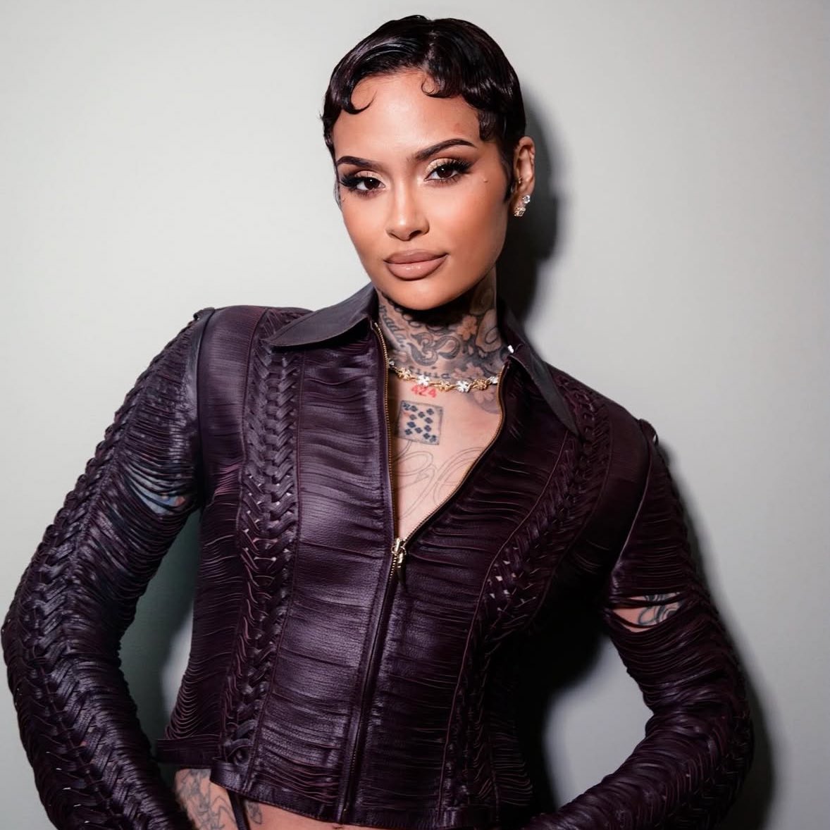 Kehlani is back rocking her signature pixie cut ahead of her album announcement:

‘’and before the year is over and i turn this album in... i return to my truest form. 2026, i'm so ready for you. 🫀’’