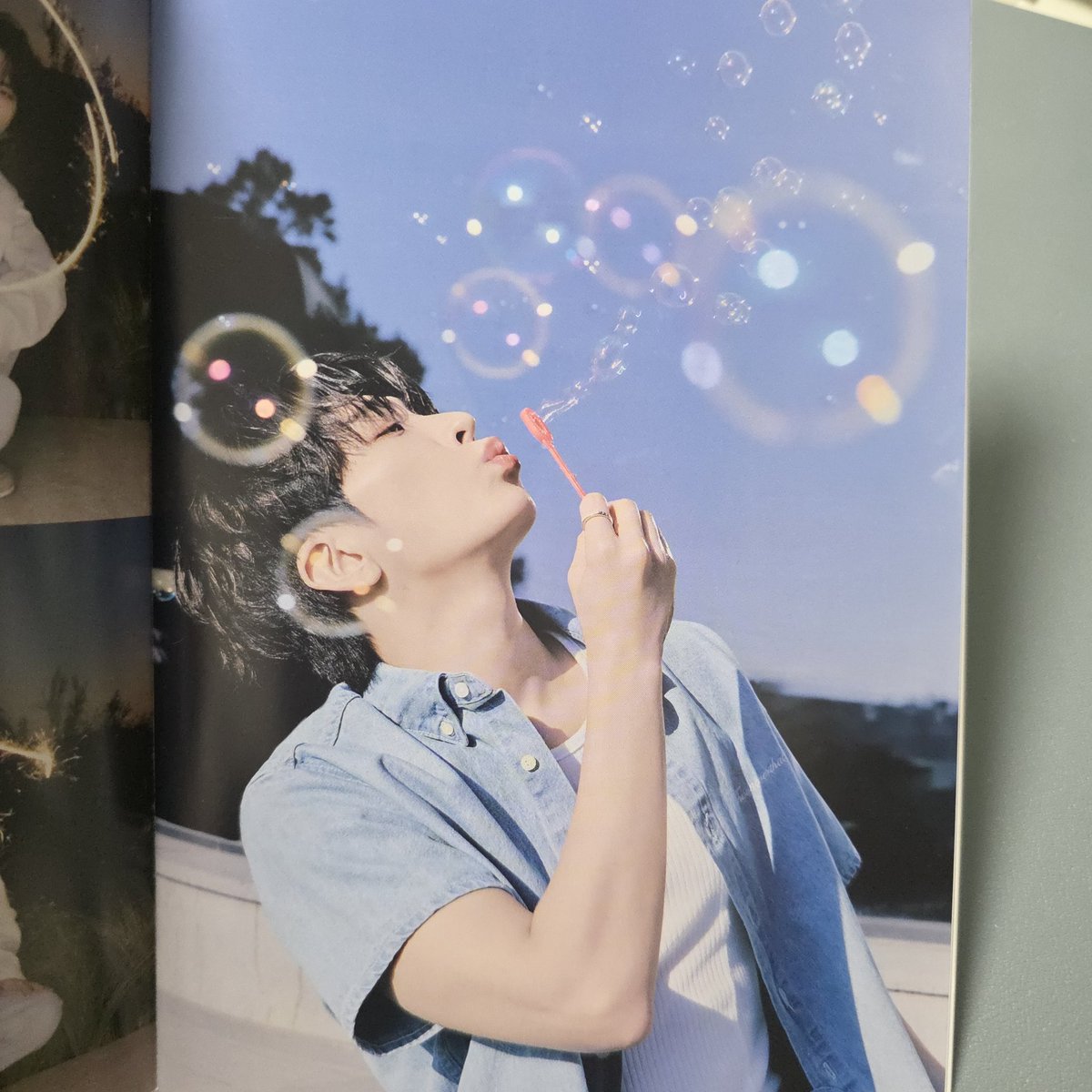 got7_twinkling's tweet image. 인터뷰북에 최영재 혼자 미남에 왕자에 귀염둥이 다하고 있어서 넘길때마다 미쳤나봐(p) 하는중ㅠㅜㅜㅠ 아니 그리고 생활계획표 진짜 귀여워 죽겠다고ㅠㅜㅜㅠㅜㅠ 근데 영재야... 생활계획표대로 진행되고있니....?ㅋㅋㅋㅋㅋㅋ

#영재 #YOUNGJAE @ChoiArs_YJ