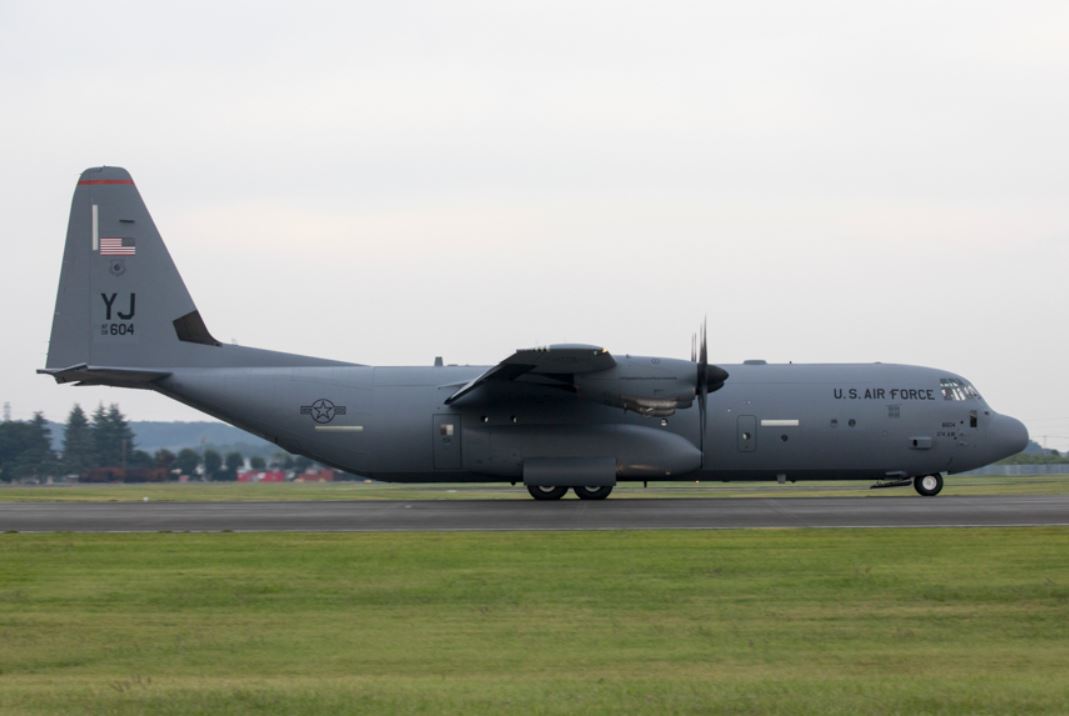 DefenseMirror's tweet photo. Lockheed Martin Receives $10B Contract for C-130J Aircraft to Foreign Customers::

https://t.co/bY7rT3f0n7

#LockheedMartin #C130J #DefenseContracts #ForeignMilitarySales #USAirForce #MilitaryAviation https://t.co/RDtWCh5gGC