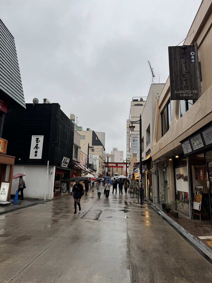 takashi401608's tweet image. 仕事で鎌倉きたのでお支払いしてきました^_^
あいにくの雨で小町通は閑散としてました。
その後ランチは大船駅にてTOKYO豚骨BASEのラーメン🍜を。
#Goatee