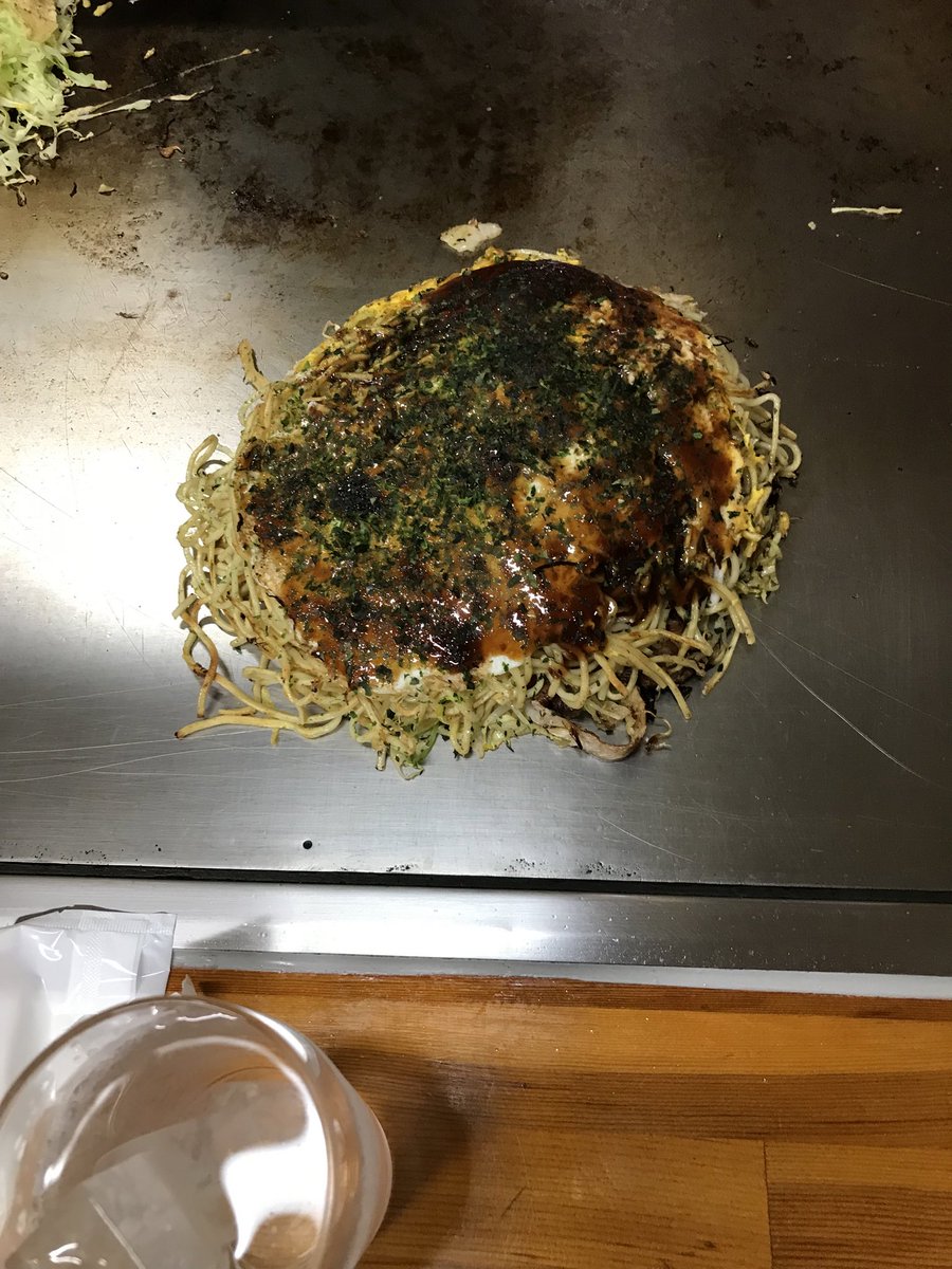 combaku's tweet image. 今日は広島に行ってましたので、
お好み焼きをイッてました。