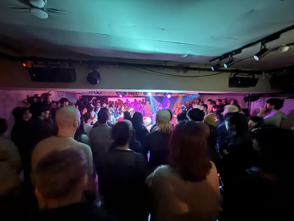 hong kong + taipei recaps 
first love in hk, overwhelming welcome in tpe as always ❤️

thanks everyone for making this tour happen.
happy new year in advance, see you very soon! 

#yonlapa #velvetpetals