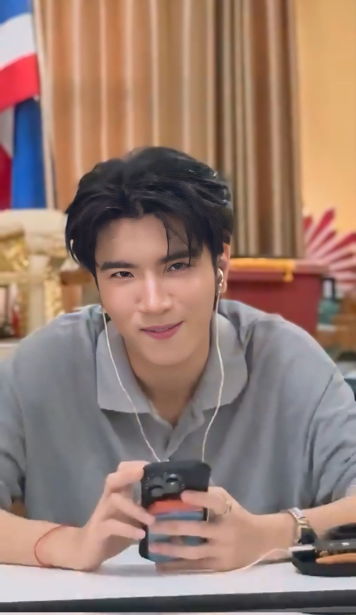 trendforu1629's tweet image. สิ่งเดียวที่มีเหมือนน้องคีนได้ตอนนี้คือ Magsafe หลาน ส่วนคนที่ถ่ายแล้วเอ็นดูเขาขนาดนี้คงมีแค่น้องคีนคนเดียวแหละที่มี น้องซีมองน้องคีนด้วยฟิลเตอร์ความรักป้ะถึงถ่ายออกมาได้น่ารักขนาดนี้🙂‍↕️

SEAKEEN SCHOOL TOUR X DSN

#GMMTVSchoolTour2025xDSN
#sea_ta_lay #keenkeno 
#seakeen