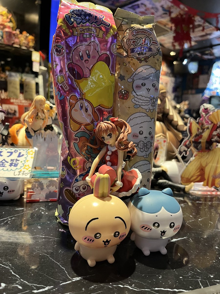 こんばんは！アニメバーたまりば本日も18時オープンです＼(^o^)／
今夜は、るなちゃん、しきにゃん、シーサーちゃん、オンラインです！
今日はクリスマスイブ🎄
今日から3日間「クリスマスイダイカイ🎅」
特別メニューと先着限定プレゼントくじ🎁
リア充をぶっ飛ばせ🤛