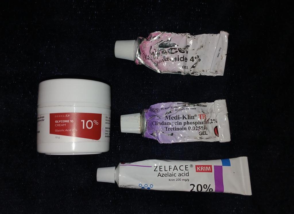 thatonejourney's tweet photo. Mau review ✨️acne care apotek✨️ populer yg katanya manjur buat jerawat berdasarkan pemakaian pribadi

#glycore #mediklin #zelface #niacef https://t.co/STCKueeNqV