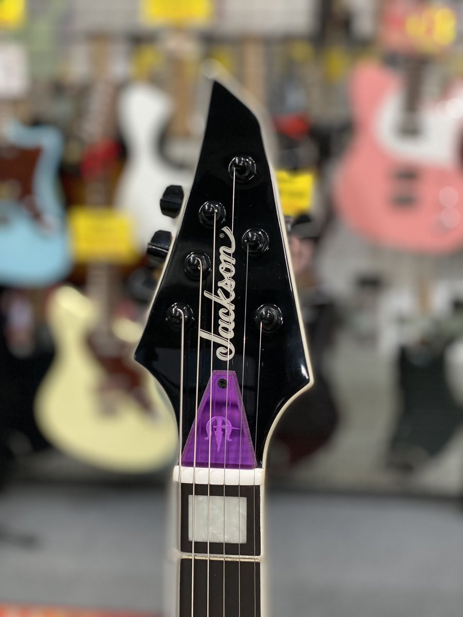 gakkicenter's tweet image. Jackson ( ジャクソン )
Pro Series Signature Marty Friedman MF-1, Purple Mirror

gakkicenter.com/c/gr343/gr348/…

マーティフリードマンモデル、久しぶりの入荷！

今ならUSA製もございますので、この機会にぜひ🤘

gakkicenter.com/c/gr343/gr347/…

#jackson #jacksonguitars #jacksonguitar #martyfriedman