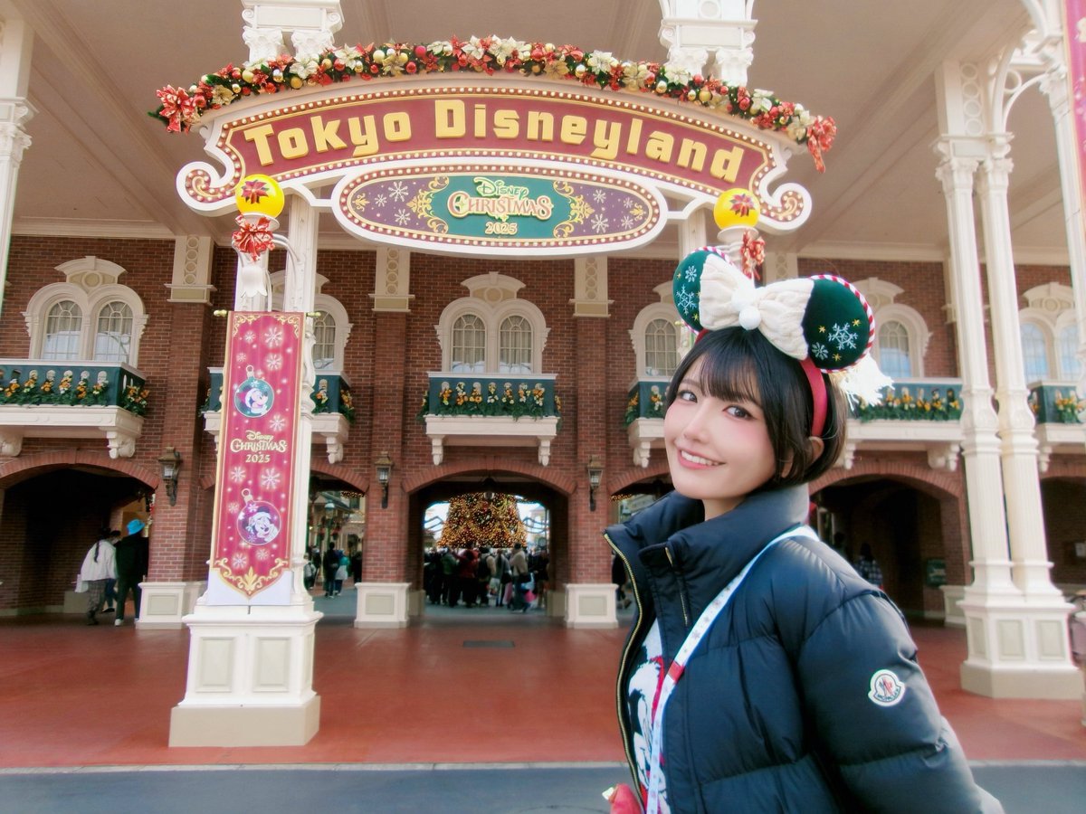 ディズニーランド行ってきたよ〜〜🎅🏻🎄✨
クリスマスのパレード見納めだった！！！！🧸🎀 https://t.co/X8s5Puf5o6