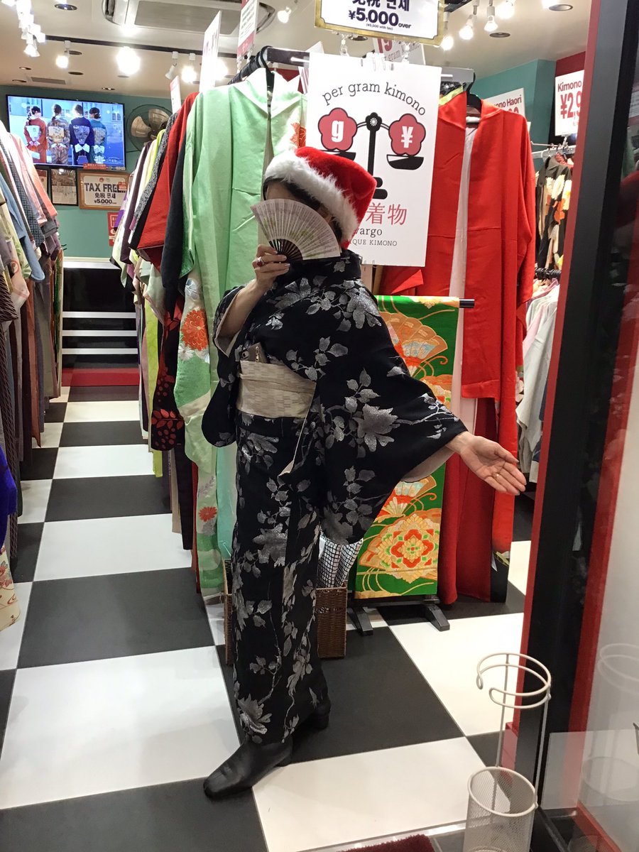 kimonoreuse's tweet photo. 【新京極1円着物wargo】

ジングルべ〜ジングルべ〜🔔🎄🎄

本日のクリスマススタッフコーデ🤶をお届けします⭐️⭐️

お着物は全て一期一会の一点もの❣️wargoでお着物遊びいたしましょう💃💃

#kimono #kyoto #vintagejapanesehaori #triptojapan #リサイクル着物 https://t.co/qAyeYvhyV7