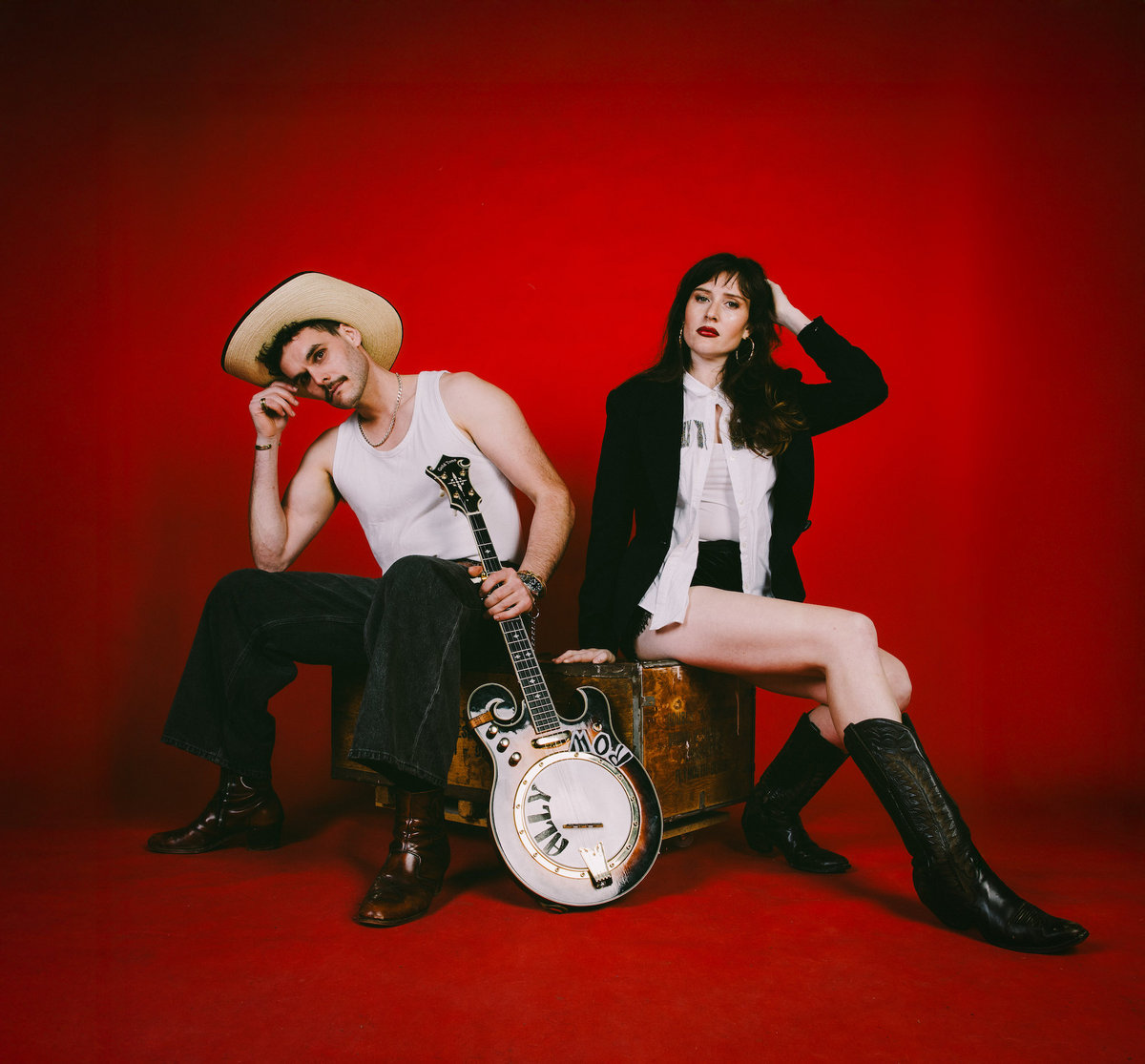 CMNI_More_Music's tweet photo. As the curtain begins to fall on what can only be described as a career-defining year, the...
#Breaking the Cycle: #AllyRow Deliver a Soulful Anthem for the Weary with “#ThereIGoAgain” - By #ChristianLamitschka at #CountryMusicNewsInternational #Magazine https://t.co/X1gL4OoGMF https://t.co/9dBfRGGuyv
