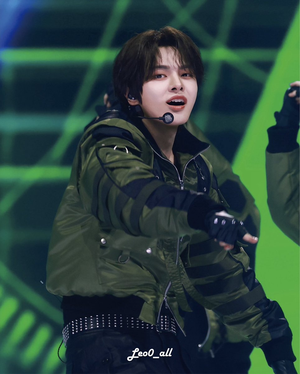 leo0_all's tweet image. 251220 FORMULA @ MMA
#LEELEO #LEO #이리오 #리오 #イリオ
#李理悟 #ALPHADRIVEONE #ALD1
#알파드라이브원