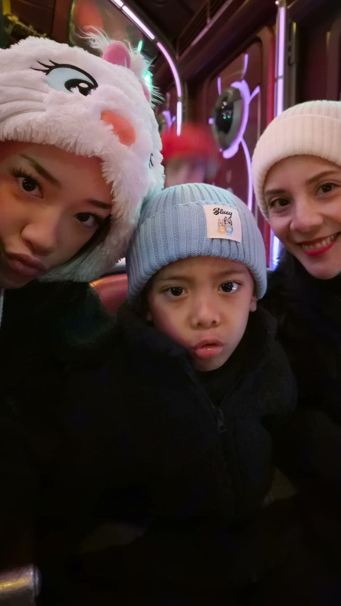 bailasource's tweet image. Baila with her family via her Instagram story