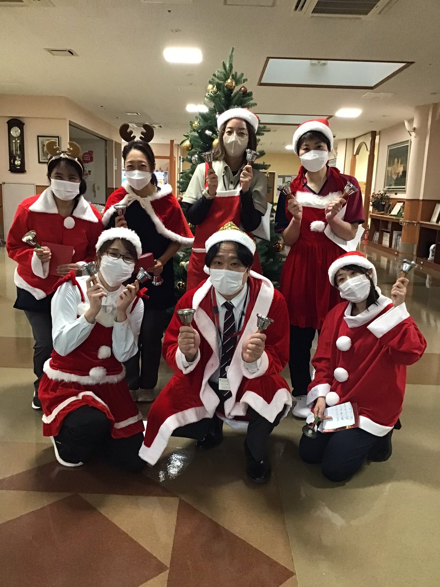 arcadia_kaigo's tweet photo. メリークリスマス🎅🎄
今年もアルカディアハンドベル隊が出動しました🎶
ケーキバイキングもありご利用者の皆様は大変喜ばれてました☺️ https://t.co/EXsw5vQXYl