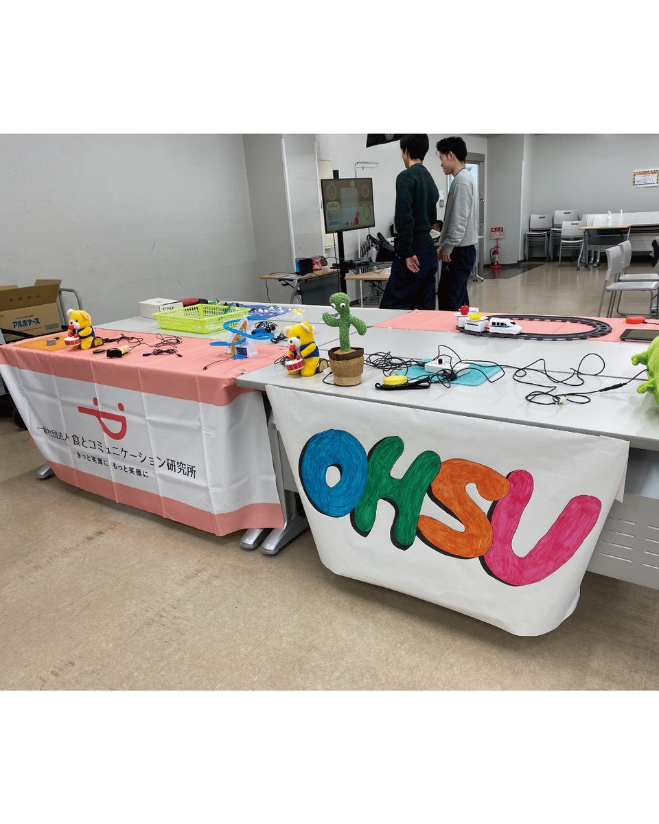 OhsuUniv's tweet photo. OHSUでは、医療的ケア児・重症心身障害児の会 大樹の会主催のクリスマス会に学生ボランティアが参加しました🎅🎁

支援機器の体験やゲームを通して、「できる」を一緒に発見する時間に✨
医療を学ぶ学生にとっても、地域とつながる大切な経験になりました。 https://t.co/rehfi8eIGJ