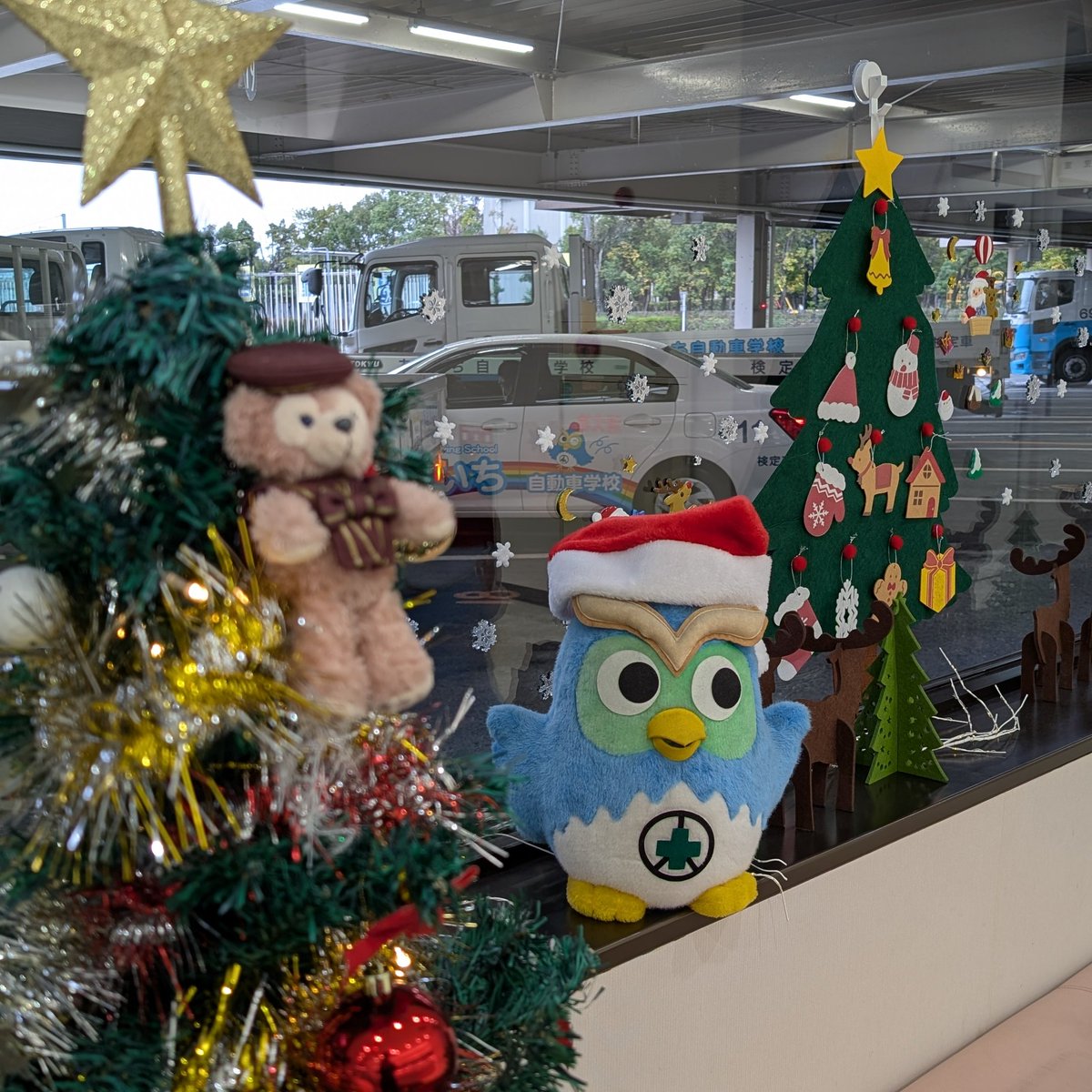 aichi_ds's tweet photo. 🎄メリークリスマス！🎄
学校内もクリスマスの飾りつけをしていますので見てくださいね😁

#自動車学校 #クリスマス #教習所 https://t.co/jUSIAcjIjq