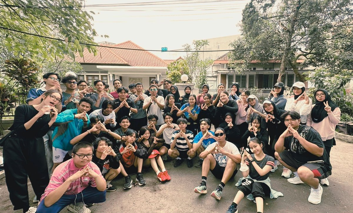 Himikasi_UPI's tweet photo. [Ikom's Update] 🖇️

Moving our bodies with Himikasi Cehat 👊🏻 A fun run filled with laughs, jokes, and nonstop chats 🏃🏻🏃🏻‍♀️

 Looking forward to another healthy and fun activity together 🥇‼️

#KabinetProgresif #ParlemenSwara #Mikat https://t.co/K7EQ5rixbM