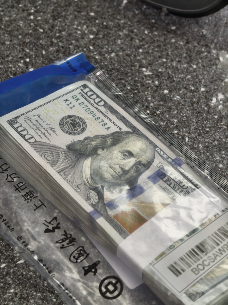 大学时代起几乎没接触过现金，在国内已经习惯了cashless payment，除了前两年到港澳旅游兑了很多港币澳币 之外（但实际上wechatpay和Alipay依旧好用），就得追溯到高中充饭卡的时候家里给我现金了