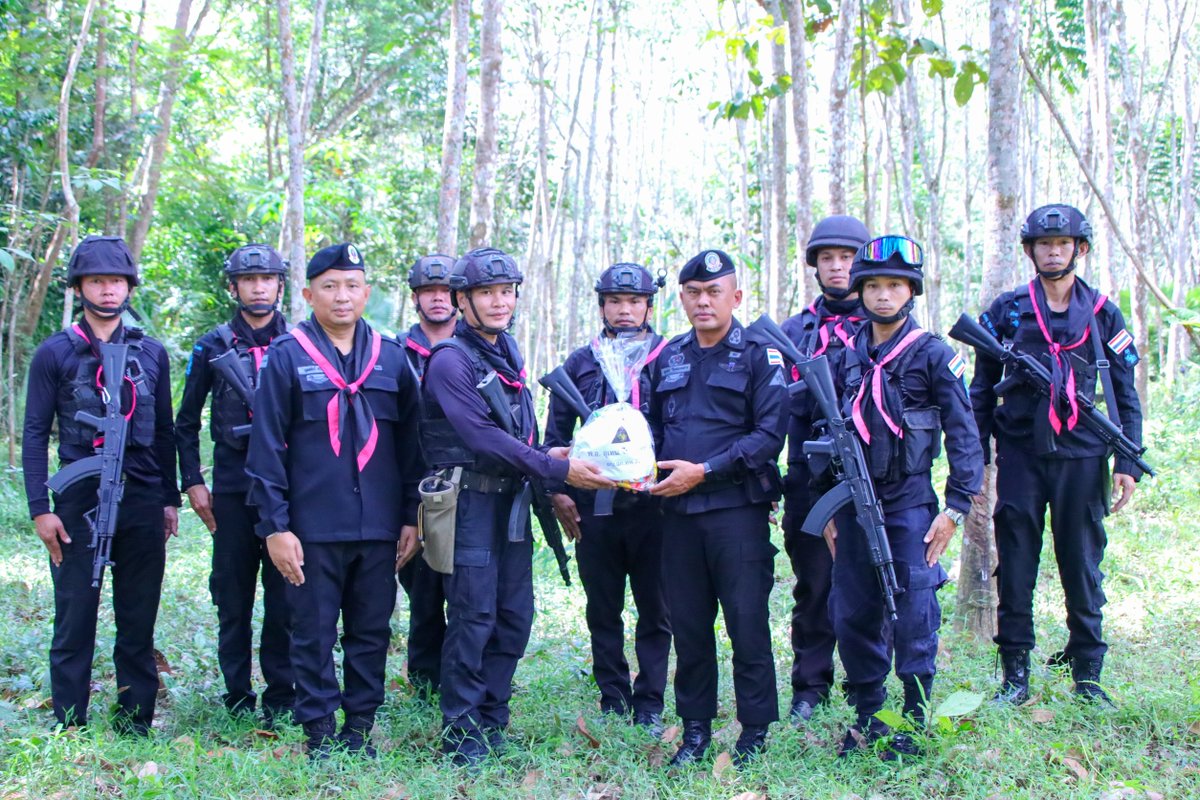 พ.อ.อุเทน จีนทองหลาง ผบ.ฉก.ทพ.22 ตรวจเยี่ยมให้กำลังใจ ชป.จรยุทธ์ ร้อย.ทพ.2204 ในพื้นที่ ต.เมาะมาวี อ.ยะรัง จว.ป.น. เพื่อให้คำแนะนำเกี่ยวกับการปฏิบัติภารกิจ เพิ่มความเข้มของการปฏิบัติ ให้เป็นไปตามนโยบาย ได้มอบสิ่งของบำรุงขวัญ เพื่อเป็นขวัญกำลังใจในการปฏิบัติงาน