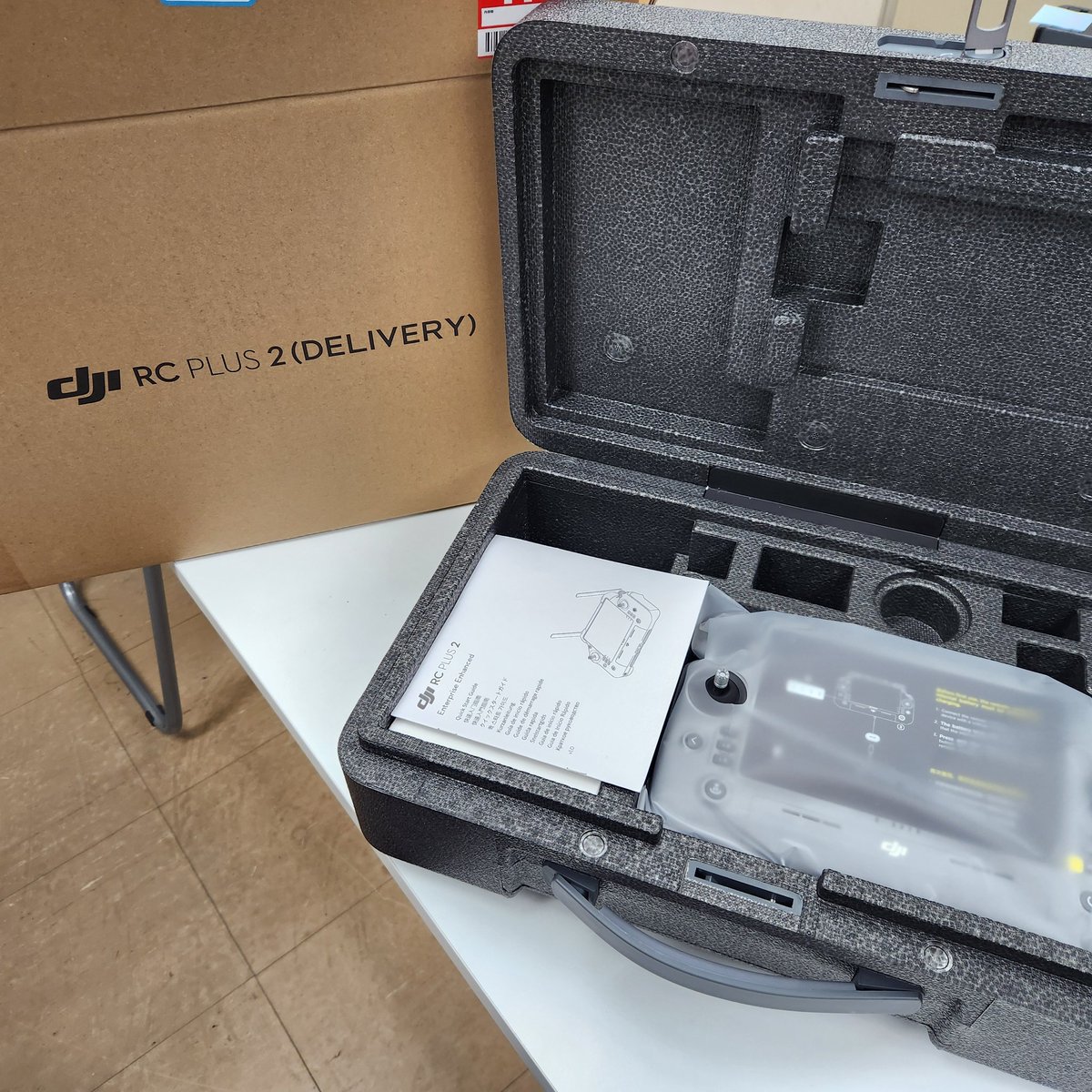 keiyakinshu's tweet photo. 弊社でも #FC100 を導入しました!
バラバラとモノが届いてきました!
ひとまず、送信機ww
今後FC100のセミナーを西日本で開催します!! https://t.co/4v3UXJODCR