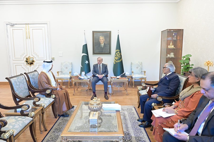 BetterWorldPK's tweet photo. UAE Ambassador Calls on Prime Minister Shehbaz Sharif

H.E. Salem Mohammed Salem Al Bawab Al Zaabi, Ambassador of the United Arab Emirates to Pakistan, paid a courtesy call on Prime Minister Muhammad Shehbaz Sharif at the Prime Minister’s House.
#PakistanUAE #Diplomacy #PMHouse #Islamabad
#سٹریٹ_موومنٹ_کی_تیاری_پکڑیں #چلو_چلو_اڈیالہ_چلو