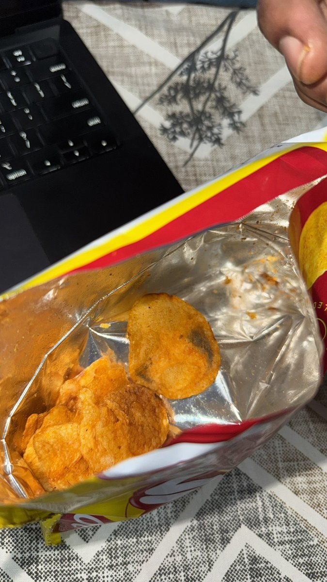 lyagannagari's tweet photo. @ITCCorpCom Purchased a sealed pack of Bingo Yumitos (₹20 MRP) and found a chip with visible fungus/mould, despite the product being within expiry.

This is a serious health &amp; quality issue.
Requesting immediate investigation and resolution #qualityfail #foodsafety https://t.co/kyiPoBWmpH