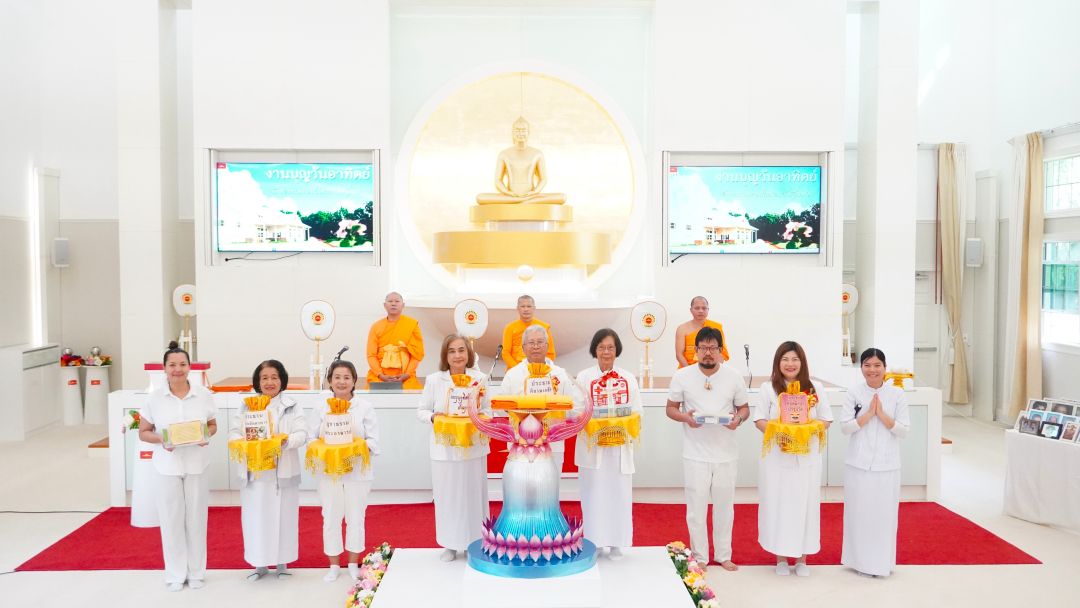 วัดพระธรรมกายฟลอริดา ประเทศสหรัฐอเมริกา ได้จัดงานบุญวันอาทิตย์ และพิธีบุพเปตพลี เพื่ออุทิศส่วนกุศลแด่ผู้ที่ล่วงลับแล้ว dmc.tv/article/33431

#ข่าวพระพุทธศาสนาในต่างประเทศ