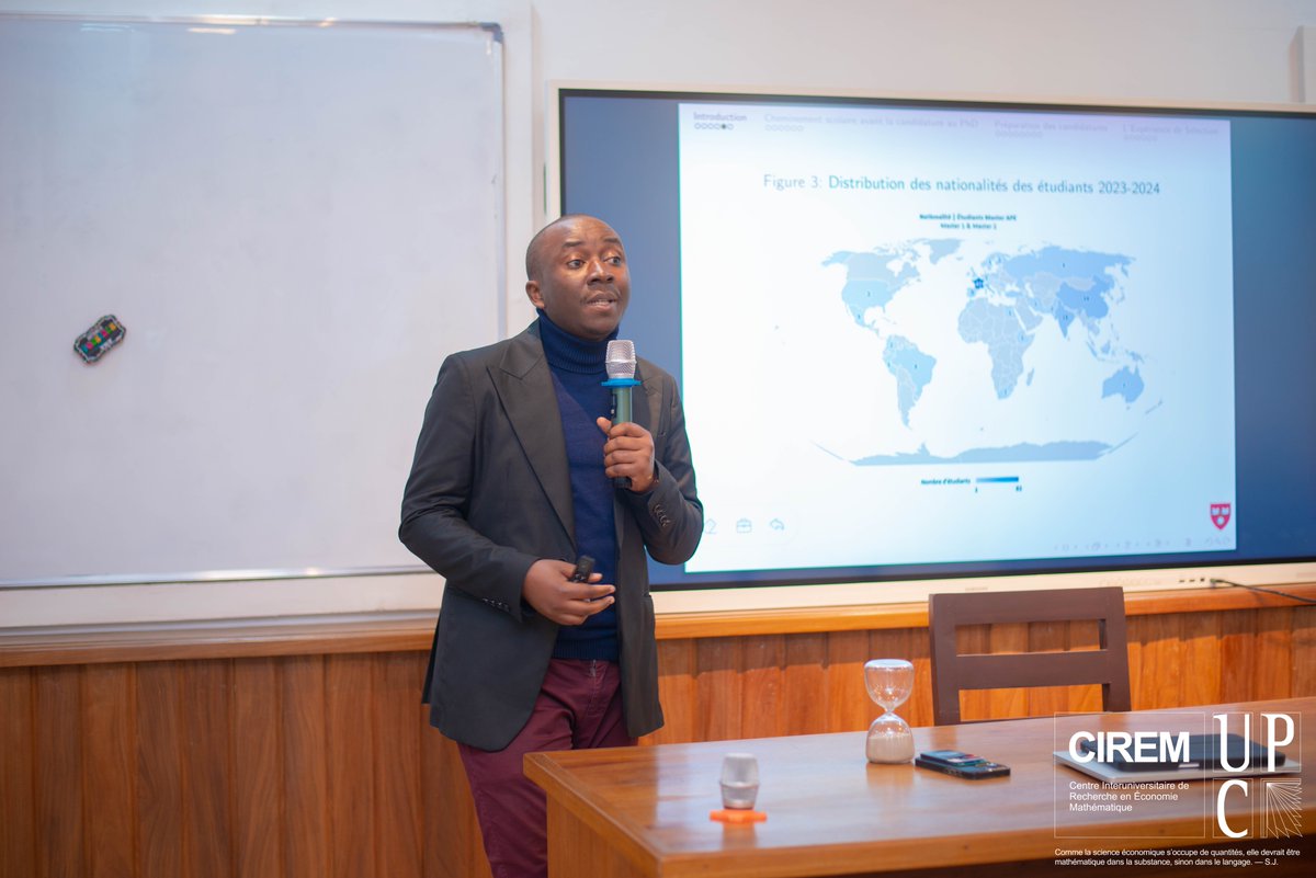 CIREMath's tweet image. Retour en images du partage d’expérience avec l’Assistant Ishara Musimwa (~PhD candidate à Boston University). 

Le croisement intergénérationnel, fondé sur le partage d’expériences scientifiques, académiques et professionnelles; constitue un pilier structurant du projet du…