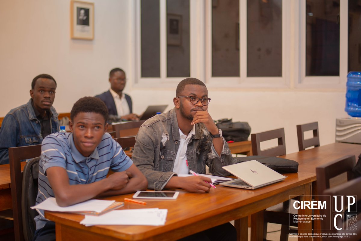 CIREMath's tweet image. Retour en images du partage d’expérience avec l’Assistant Ishara Musimwa (~PhD candidate à Boston University). 

Le croisement intergénérationnel, fondé sur le partage d’expériences scientifiques, académiques et professionnelles; constitue un pilier structurant du projet du…