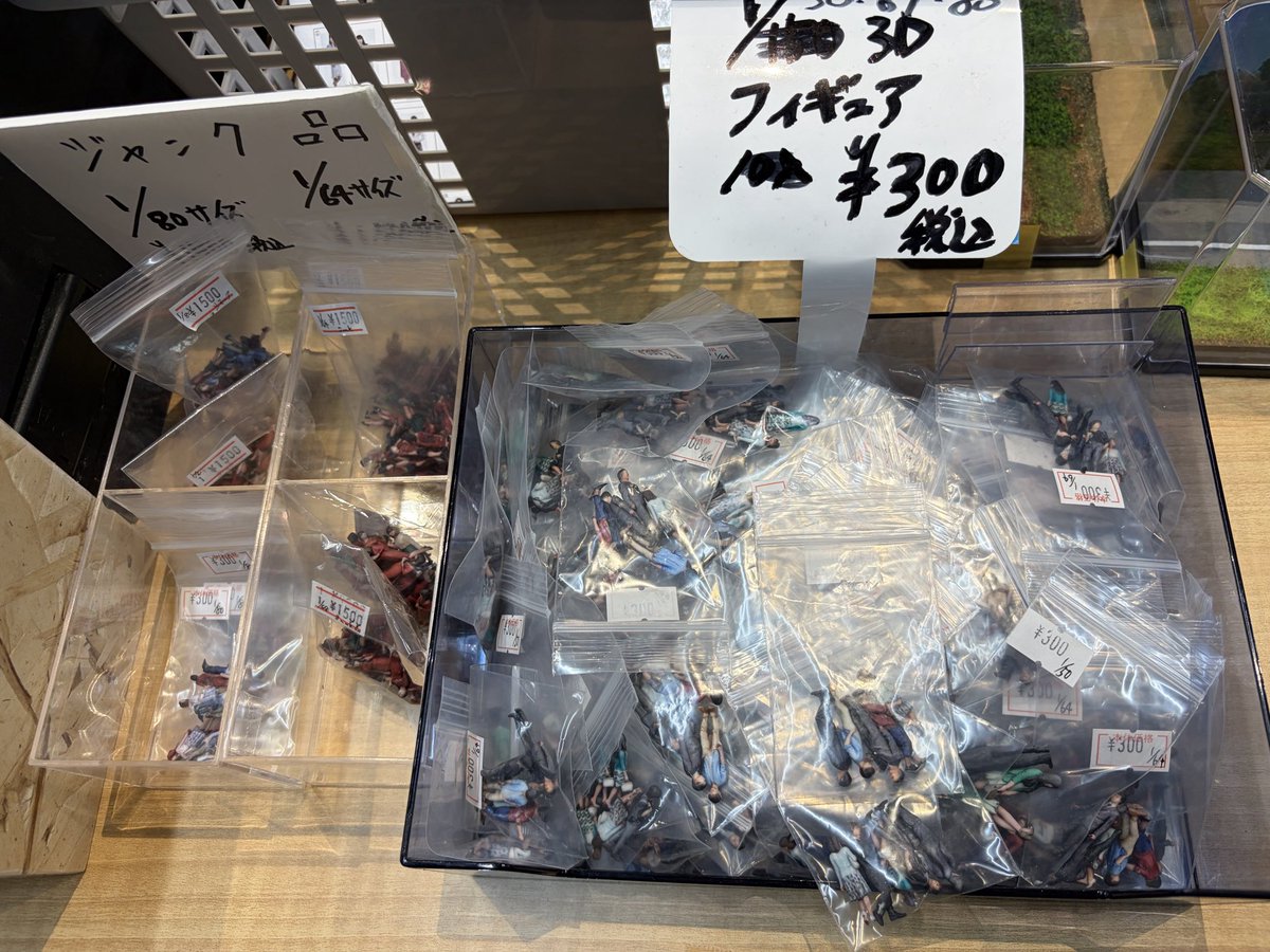 お買い得なNゲージ用の特価品は残りわずかとなっております。¥2500の55