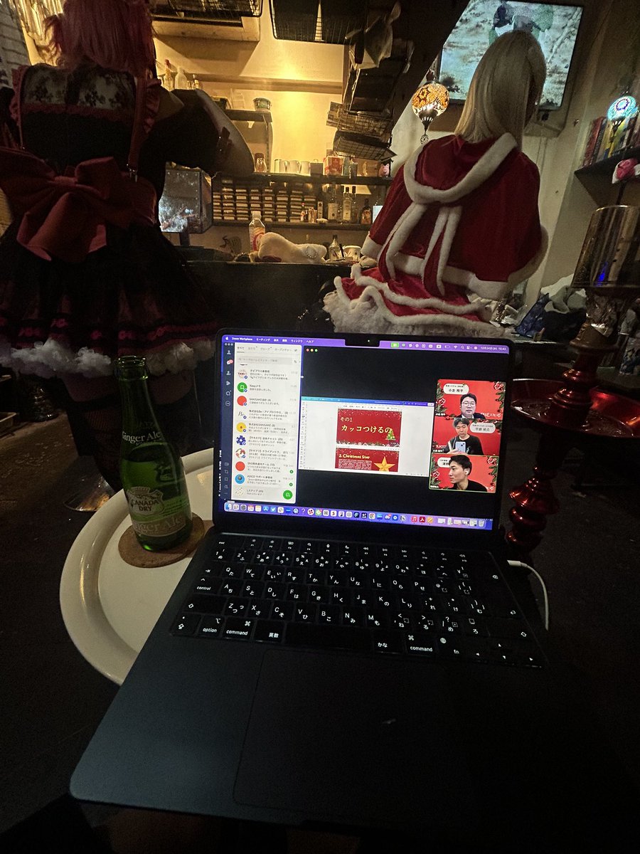 シーシャで作業してたら、隣のメイドカフェの嬢たちが休憩でくる場所でカオスな状況なう。さすが秋葉原。