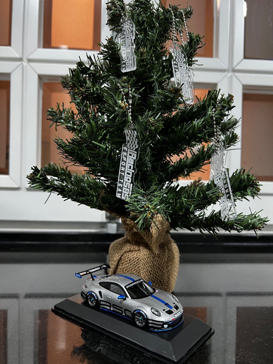 iracingsbsports's tweet image. Desde el equipo iRacingSBS Esport Team os deseamos una Feliz Navidad 🎄🏁
Gracias por cada carrera, cada pique sano y por hacer de esta comunidad una gran familia dentro y fuera de la pista.
¡Gas a fondo y nos vemos rodando! ❤️🏎️