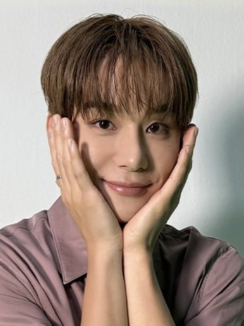 loeywithnana's tweet image. 251224 #정우 from wvs 메리 크리스마스 #우리칠