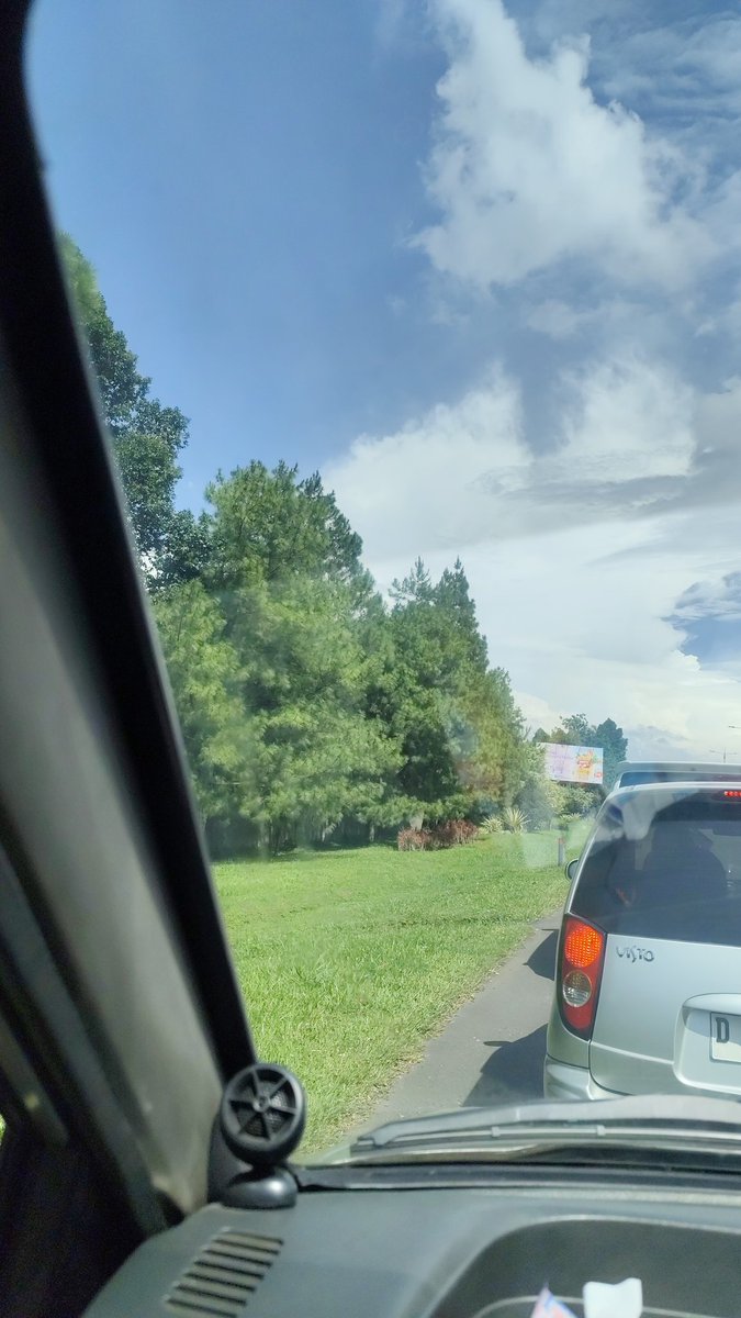 tamiafebiani's tweet photo. Mantap gini, exit tol pasteur, merayap lebih dari 1Km @infobandung 🌞🌞 https://t.co/prqjgnVxDG