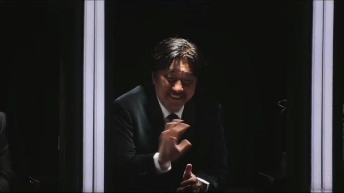 sumono_ura's tweet image. ㄹㅇ균솊 바빠서 밀랍인형 혹은 AI합성 해놓은줄 알았는데 바로 다음장면 빵끗 웃으면서 인사하는거 보고 안심함