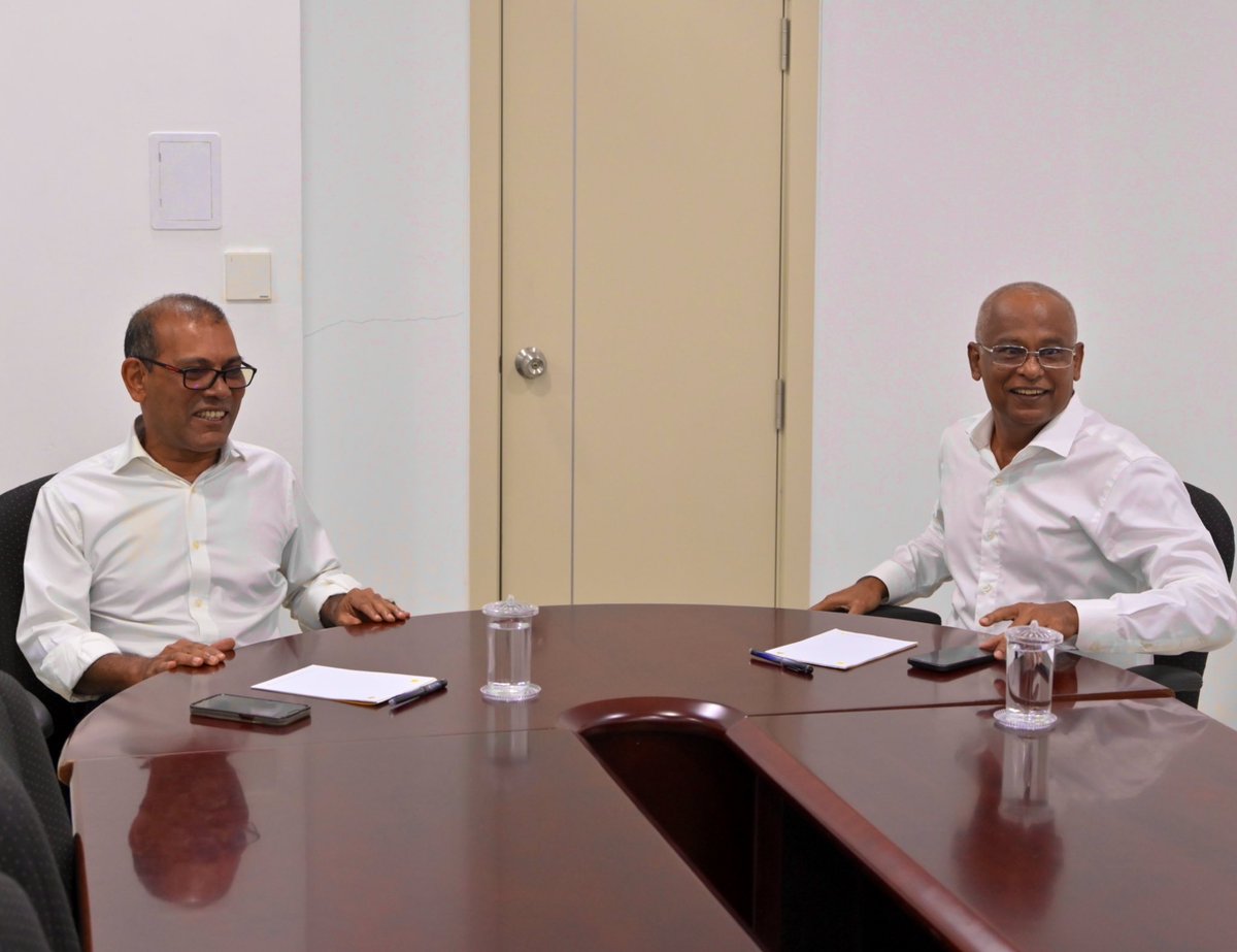 ރައީސް <a href="/ibusolih/">Ibrahim Mohamed Solih</a> އާއި ރައީސް <a href="/MohamedNasheed/">Mohamed Nasheed</a> ބައްދަލު ކުރެއްވުން ޕާޓީ ސެކެޓޭރިއެޓްގައި ކުރިއަށްދަނީ