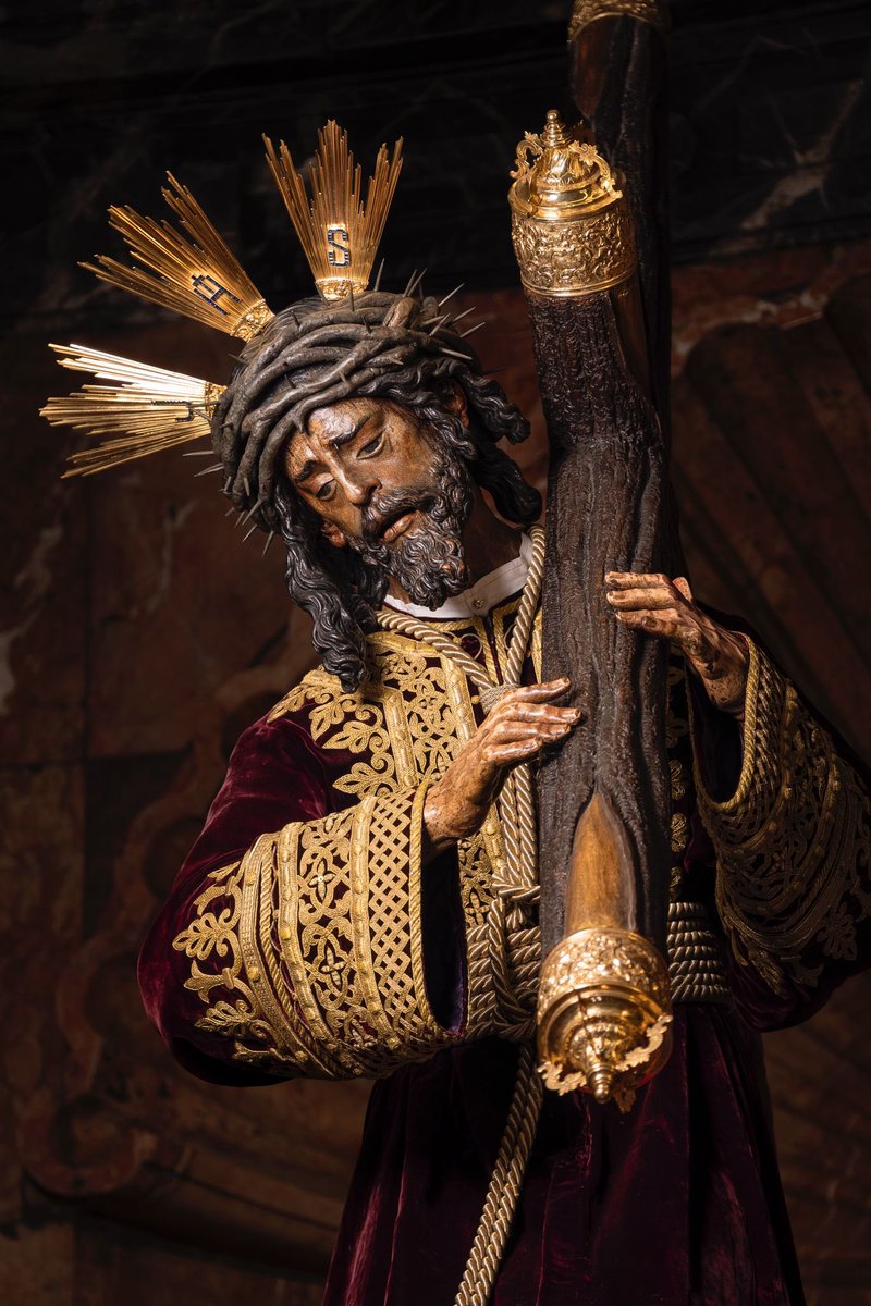 "Tuya es, oh Señor, la grandeza y el poder y la gloria y la victoria y la majestad, en verdad, todo lo que hay en los cielos y en la tierra".

Amanece la gloria del Señor en San Lorenzo.