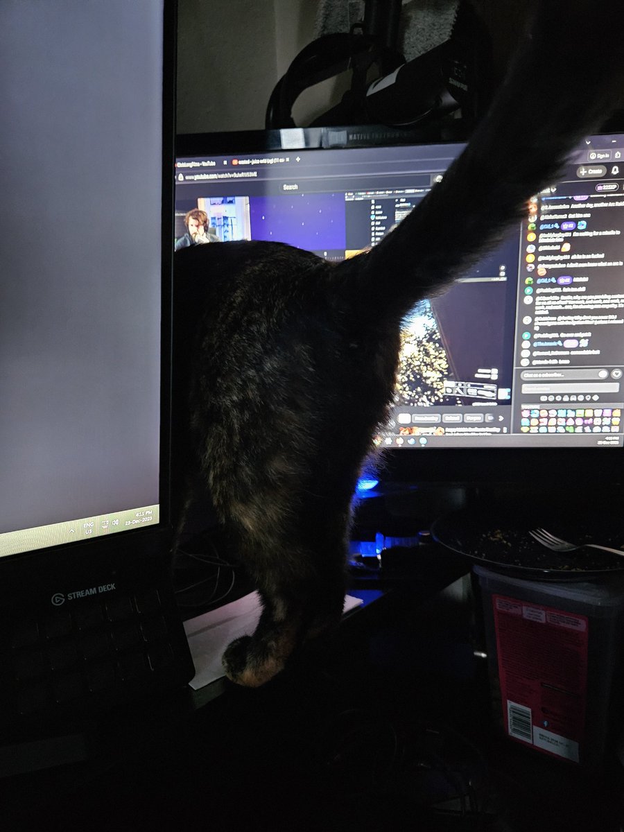 Sikkab's tweet image. Rly dud? In front of my salade?